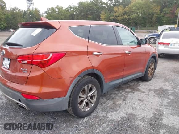 2016 Hyundai Santa Fe with VIN 5XYZTDLB4GG352635, listed as a IAAI auction lot 43173824 with Not provided miles and . Bid and sale history available at DreamBid. Image 4.