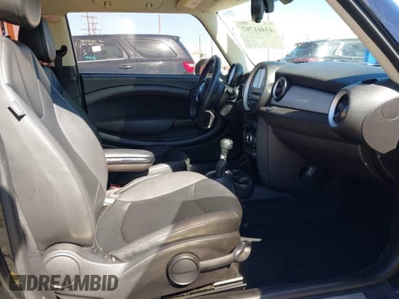 2013 MINI Hardtop with VIN WMWSU3C52DT687117, listed as a IAAI auction lot 43461707 with 121,413 mi miles and . Bid and sale history available at DreamBid. Image 5.