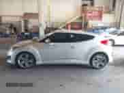 2013 Hyundai Veloster Turbo с VIN KMHTC6AEXDU145719, выставлен на аукционе IAAI как лот 43144474 с пробегом 51 191 миль миль и . История ставок и продаж доступна на DreamBid. Изображение 14.