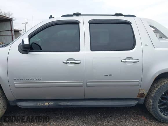 2011 Chevrolet Avalanche LT с VIN 3GNTKFE39BG212642, выставлен на аукционе IAAI как лот 41951335 с пробегом 221 950 миль миль и . История ставок и продаж доступна на DreamBid. Изображение 15.