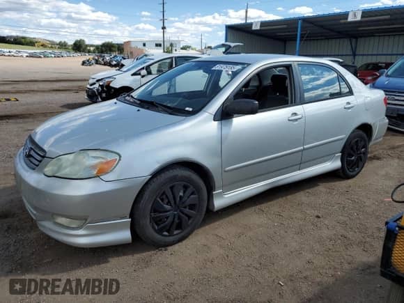 2003 Toyota Corolla CE с VIN 1NXBR32E53Z108096, выставлен на аукционе Copart как лот 81975185 с пробегом 176 305 миль миль и Списание • Salvage title. История ставок и продаж доступна на DreamBid. Изображение 1.