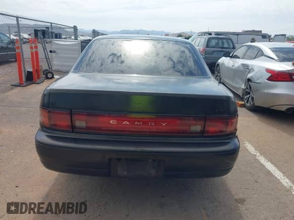 1993 Toyota Camry LE z VIN JT2SK12E2P0184734, wystawiony jako IAAI lot #42673480 z przebiegiem 130 511 mil mil oraz . Historia ofert i sprzedaży dostępna na DreamBid. Obrazek 17.