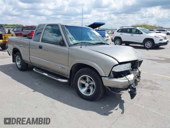 2003 Chevrolet S-10 LS с VIN 1GCCS19X638286374, выставлен на аукционе IAAI как лот 42358497 с пробегом 55 943 миль миль и . История ставок и продаж доступна на DreamBid. Изображение 1.