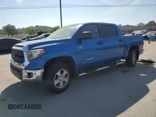 2018 Toyota Tundra SR5 с VIN 5TFDW5F13JX717899, выставлен на аукционе Copart как лот 81324005 с пробегом 102 109 миль миль и Списание • Salvage title. История ставок и продаж доступна на DreamBid. Изображение 1.