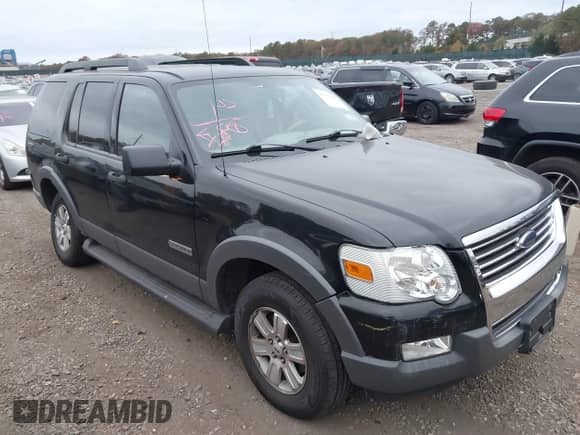 2006 Ford Explorer XLT z VIN 1FMEU73816UA15771, wystawiony jako IAAI lot #43552499 z przebiegiem 173 088 mil mil oraz . Historia ofert i sprzedaży dostępna na DreamBid. Obrazek 1.