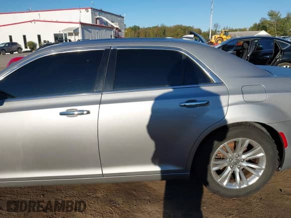 2016 Chrysler 300 C с VIN 2C3CCAEG9GH252498, выставлен на аукционе IAAI как лот 43421826 с пробегом 159 219 миль миль и . История ставок и продаж доступна на DreamBid. Изображение 14.