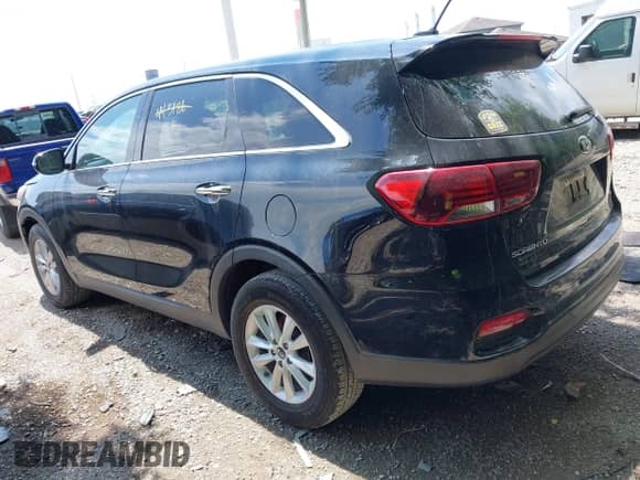 2019 Kia Sorento LX with VIN 5XYPG4A38KG443486, listed as a IAAI auction lot 42605606 with 107,505 mi miles and . Bid and sale history available at DreamBid. Image 3.