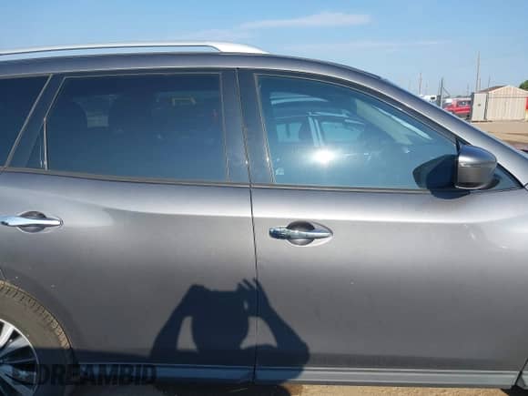 2017 Nissan Pathfinder SV z VIN 5N1DR2MN0HC619292, wystawiony jako IAAI lot #42699549 z przebiegiem 98 299 mil mil oraz . Historia ofert i sprzedaży dostępna na DreamBid. Obrazek 13.