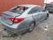 2016 Hyundai Sonata SE z VIN 5NPE24AFXGH335533, wystawiony jako IAAI lot #43360822 z przebiegiem 100 770 mil mil oraz . Historia ofert i sprzedaży dostępna na DreamBid. Obrazek 4.