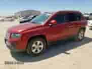 2016 Jeep Compass Latitude z VIN 1C4NJCEB5GD582565, wystawiony jako Copart lot #56699155 z przebiegiem 77 749 mil mil oraz Szkoda całkowita • Salvage title. Historia ofert i sprzedaży dostępna na DreamBid. Obrazek 1.