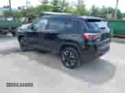 2018 Jeep Compass Trailhawk z VIN 3C4NJDDB1JT451464, wystawiony jako IAAI lot #42674943 z przebiegiem 114 704 mil mil oraz . Historia ofert i sprzedaży dostępna na DreamBid. Obrazek 3.