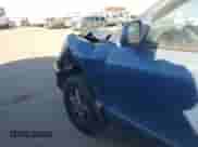 2001 Hyundai Santa Fe GLS z VIN KM8SC83D81U010990, wystawiony jako IAAI lot #41217838 z przebiegiem 171 330 mil mil oraz . Historia ofert i sprzedaży dostępna na DreamBid. Obrazek 6.