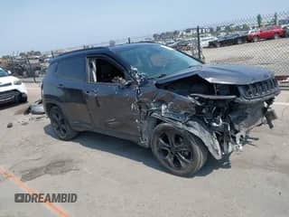 2019 Jeep Compass Altitude z VIN 3C4NJCBB5KT726882, wystawiony jako IAAI lot #42662008 z przebiegiem 100 634 mil mil oraz . Historia ofert i sprzedaży dostępna na DreamBid. Obrazek 1.