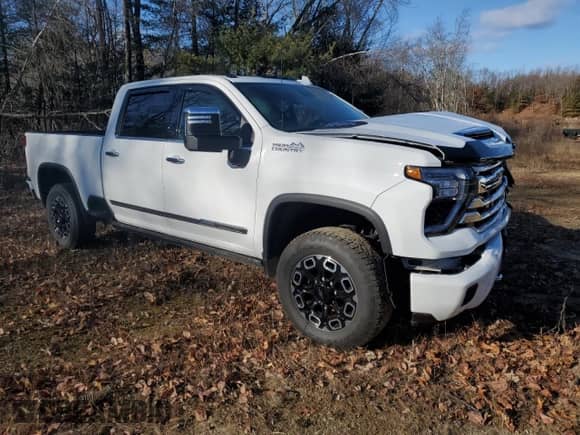 2024 Chevrolet Silverado 3500HD High Country с VIN 2GC4YVEYXR1165898, выставлен на аукционе Copart как лот 80017064 с пробегом 7 234 миль миль и Списание • Salvage title. История ставок и продаж доступна на DreamBid. Изображение 4.
