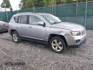 2015 Jeep Compass Latitude z VIN 1C4NJDEB6FD245987, wystawiony jako IAAI lot #42957558 z przebiegiem 209 265 mil mil oraz . Historia ofert i sprzedaży dostępna na DreamBid. Obrazek 1.