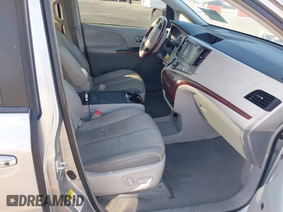 2014 Toyota Sienna XLE с VIN 5TDYK3DC9ES468879, выставлен на аукционе IAAI как лот 43021345 с пробегом 73 552 миль миль и . История ставок и продаж доступна на DreamBid. Изображение 5.