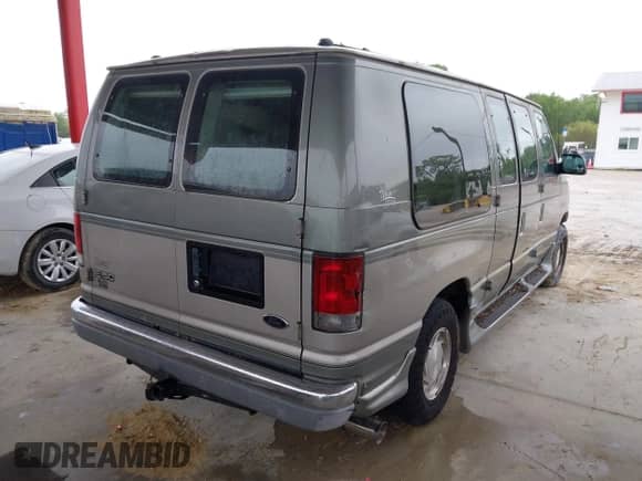 2002 Ford Econoline Cargo Recreational with VIN 1FDRE14L52HB52844, listed as a IAAI auction lot 42408425 with 255,729 mi miles and . Bid and sale history available at DreamBid. Image 4.