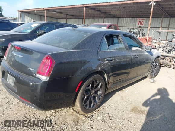 2019 Chrysler 300 S с VIN 2C3CCABG6KH628801, выставлен на аукционе IAAI как лот 42813540 с пробегом Не указан миль и . История ставок и продаж доступна на DreamBid. Изображение 4.