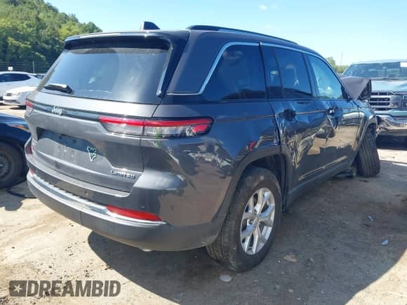 2024 Jeep Grand Cherokee Limited with VIN 1C4RJHBG8R8927386, listed as a IAAI auction lot 43069089 with 6,400 mi miles and . Bid and sale history available at DreamBid. Image 4.