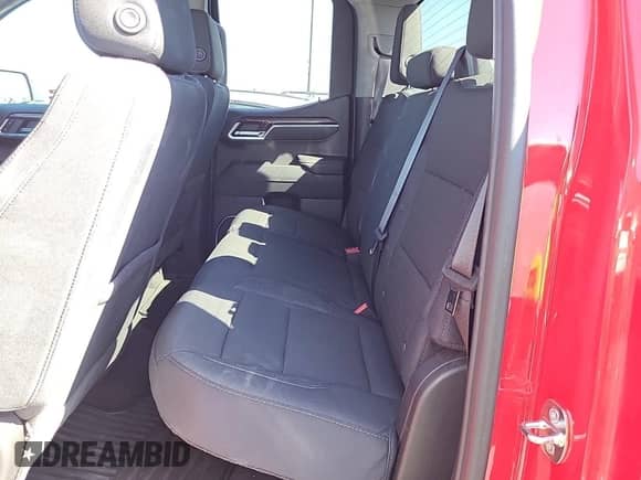 2024 Chevrolet Silverado 1500 LT z VIN 1GCRDDEK1RZ155405, wystawiony jako IAAI lot #43540237 z przebiegiem 50 431 mil mil oraz . Historia ofert i sprzedaży dostępna na DreamBid. Obrazek 25.