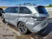 2025 Toyota Sienna Platinum с VIN 5TDERKEC0SS252907, выставлен на аукционе Copart как лот 84353665 с пробегом 9 411 миль миль и Списание • Salvage title. История ставок и продаж доступна на DreamBid. Изображение 2.