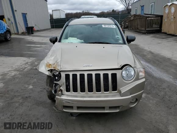 2010 Jeep Compass Latitude с VIN 1J4NF1FB5AD623461, выставлен на аукционе Copart как лот 49132315 с пробегом 113 496 миль миль и Списание • Salvage title. История ставок и продаж доступна на DreamBid. Изображение 5.
