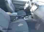 2022 Mitsubishi Outlander SE z VIN JA4APVAU6NU017104, wystawiony jako IAAI lot #41868713 z przebiegiem 27 703 mil mil oraz . Historia ofert i sprzedaży dostępna na DreamBid. Obrazek 5.