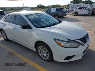 2016 Nissan Altima S z VIN 1N4AL3AP3GN346667, wystawiony jako IAAI lot #43345043 z przebiegiem 175 726 mil mil oraz . Historia ofert i sprzedaży dostępna na DreamBid. Obrazek 1.