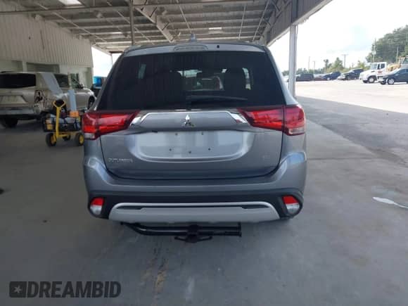 2020 Mitsubishi Outlander SE z VIN JA4AD3A3XLZ004568, wystawiony jako IAAI lot #43226960 z przebiegiem 133 629 mil mil oraz . Historia ofert i sprzedaży dostępna na DreamBid. Obrazek 17.