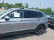 2024 Volkswagen Tiguan SE с VIN 3VV2B7AX2RM012282, выставлен на аукционе IAAI как лот 42494371 с пробегом 37 373 миль миль и . История ставок и продаж доступна на DreamBid. Изображение 14.