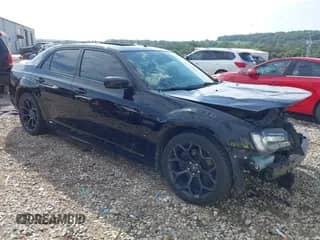 2019 Chrysler 300 S с VIN 2C3CCABT5KH634277, выставлен на аукционе IAAI как лот 42751477 с пробегом 79 972 миль миль и . История ставок и продаж доступна на DreamBid. Изображение 1.