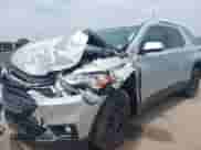 2020 Chevrolet Traverse LT Cloth z VIN 1GNERGKW0LJ101728, wystawiony jako IAAI lot #42380913 z przebiegiem 55 767 mil mil oraz . Historia ofert i sprzedaży dostępna na DreamBid. Obrazek 2.