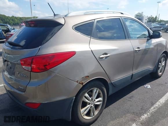 2010 Hyundai Tucson GLS с VIN KM8JUCAC5AU061109, выставлен на аукционе IAAI как лот 43206702 с пробегом 161 224 миль миль и . История ставок и продаж доступна на DreamBid. Изображение 4.