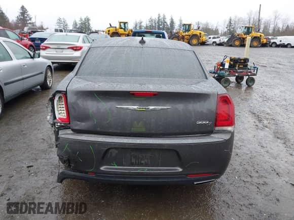 2017 Chrysler 300 S с VIN 2C3CCABG5HH505919, выставлен на аукционе IAAI как лот 41847391 с пробегом 120 438 миль миль и . История ставок и продаж доступна на DreamBid. Изображение 16.