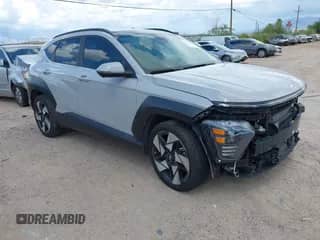 2024 Hyundai Kona Limited с VIN KM8HE3A32RU060586, выставлен на аукционе IAAI как лот 42703528 с пробегом 26 348 миль миль и . История ставок и продаж доступна на DreamBid. Изображение 1.