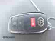 2024 Toyota Tacoma SR5 z VIN 3TMLB5JN3RM039609, wystawiony jako IAAI lot #42811469 z przebiegiem 19 681 mil mil oraz . Historia ofert i sprzedaży dostępna na DreamBid. Obrazek 11.
