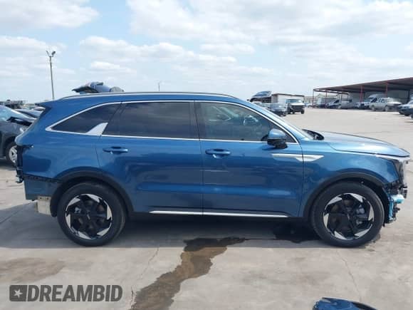 2025 Kia Sorento SX Prestige with VIN KNDRKDJG0S5326195, listed as a IAAI auction lot 42029573 with 4,296 mi miles and . Bid and sale history available at DreamBid. Image 14.