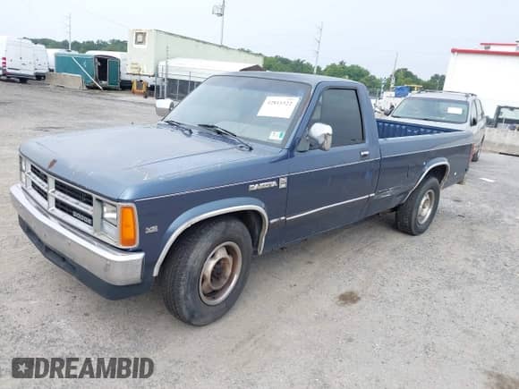 1988 Dodge Dakota with VIN 1B7GN14X5JS745233, listed as a IAAI auction lot 42811522 with 159,048 mi miles and . Bid and sale history available at DreamBid. Image 2.