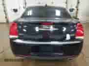 2018 Chrysler 300 Limited z VIN 2C3CCAKGXJH137775, wystawiony jako Copart lot #62379205 z przebiegiem Nie podano mil oraz Czysty tytuł • Clean title. Historia ofert i sprzedaży dostępna na DreamBid. Obrazek 6.