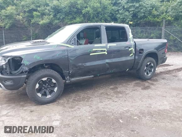 2019 Ram 1500 Rebel z VIN 1C6SRFLT1KN784936, wystawiony jako IAAI lot #42375986 z przebiegiem 78 539 mil mil oraz . Historia ofert i sprzedaży dostępna na DreamBid. Obrazek 18.