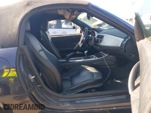 2006 BMW Z4 3.0i с VIN 4USBU33526LW58409, выставлен на аукционе IAAI как лот 42241927 с пробегом 126 347 миль миль и . История ставок и продаж доступна на DreamBid. Изображение 5.