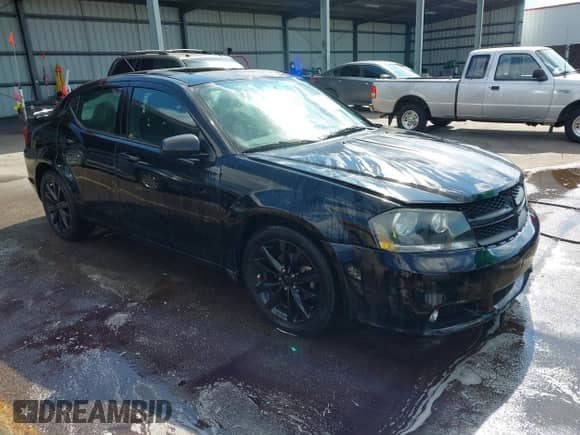 2014 Dodge Avenger SXT z VIN 1C3CDZCG8EN165887, wystawiony jako IAAI lot #43144237 z przebiegiem 239 589 mil mil oraz . Historia ofert i sprzedaży dostępna na DreamBid. Obrazek 1.
