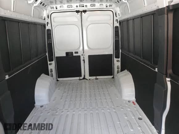 2025 Ram ProMaster Cargo Tradesman с VIN 3C6MRVHG7SE548553, выставлен на аукционе Copart как лот 81550095 с пробегом 2 275 миль миль и Чистый • Clean title. История ставок и продаж доступна на DreamBid. Изображение 10.