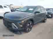 2025 Hyundai Kona SEL с VIN KM8HB3AB6SU300616, выставлен на аукционе IAAI как лот 43517528 с пробегом 9 515 миль миль и . История ставок и продаж доступна на DreamBid. Изображение 2.