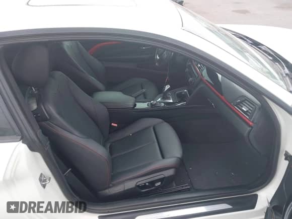 2014 BMW 4 Series 435i xDrive z VIN WBA3R5C59EK186119, wystawiony jako IAAI lot #41968020 z przebiegiem 97 187 mil mil oraz . Historia ofert i sprzedaży dostępna na DreamBid. Obrazek 5.