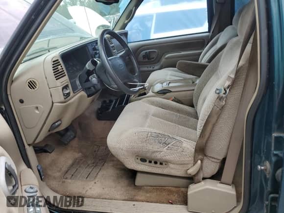 1997 Chevrolet Tahoe с VIN 1GNEK13R6VJ340522, выставлен на аукционе Copart как лот 62493055 с пробегом 266 579 миль миль и Списание • Salvage title. История ставок и продаж доступна на DreamBid. Изображение 7.