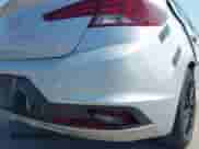 2019 Hyundai Elantra SEL z VIN KMHD84LF1KU866430, wystawiony jako IAAI lot #42922783 z przebiegiem 134 510 mil mil oraz . Historia ofert i sprzedaży dostępna na DreamBid. Obrazek 18.