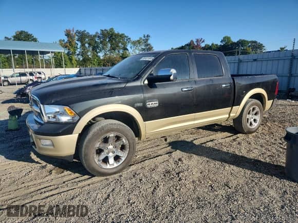 2011 Ram 1500 Laramie z VIN 1D7RV1CT7BS633290, wystawiony jako Copart lot #80481985 z przebiegiem 167 397 mil mil oraz Czysty tytuł • Clean title. Historia ofert i sprzedaży dostępna na DreamBid. Obrazek 1.