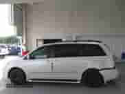 2004 Toyota Sienna XLE z VIN 5TDZA22C14S094612, wystawiony jako IAAI lot #43148930 z przebiegiem 125 471 mil mil oraz . Historia ofert i sprzedaży dostępna na DreamBid. Obrazek 14.