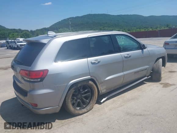 2017 Jeep Grand Cherokee Altitude with VIN 1C4RJFAG2HC714631, listed as a IAAI auction lot 42556625 with 89,662 mi miles and . Bid and sale history available at DreamBid. Image 4.